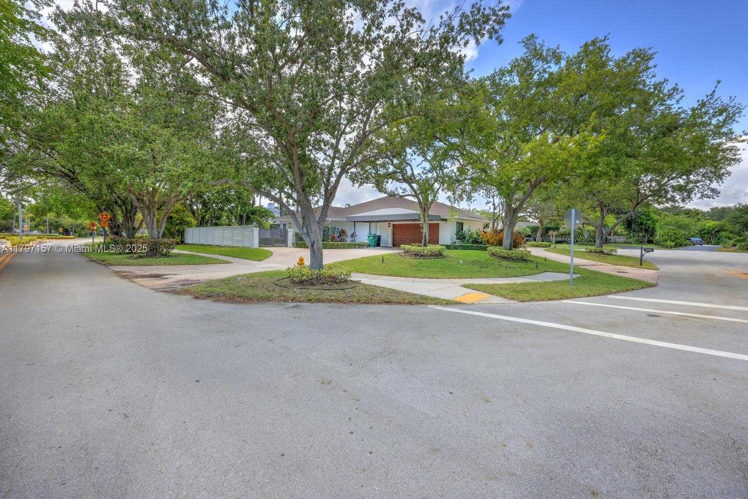 Small Image of 15920 SOUTH WEST 81ST AVE, Palmetto Bay Number 24