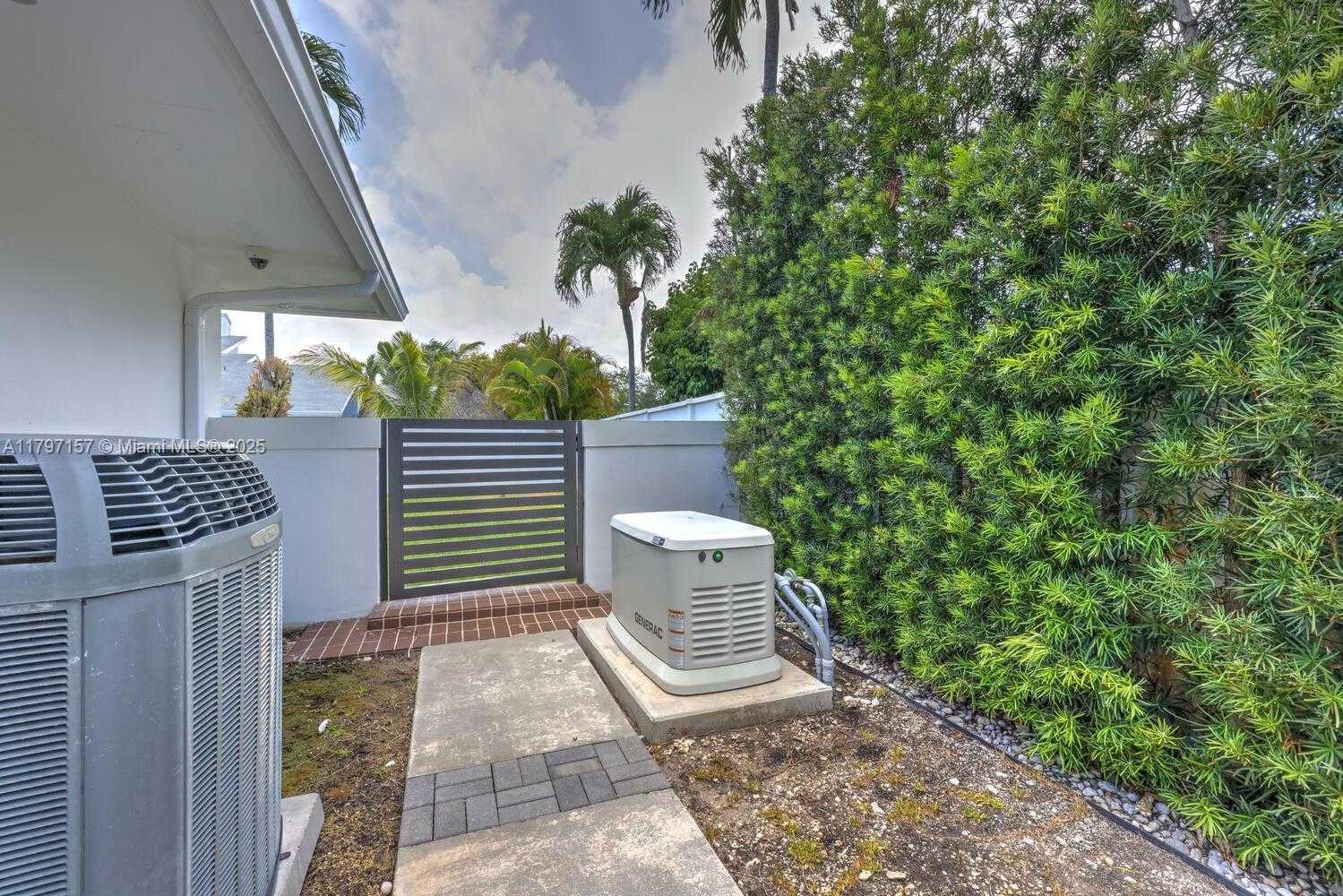 Small Image of 15920 SOUTH WEST 81ST AVE, Palmetto Bay Number 28
