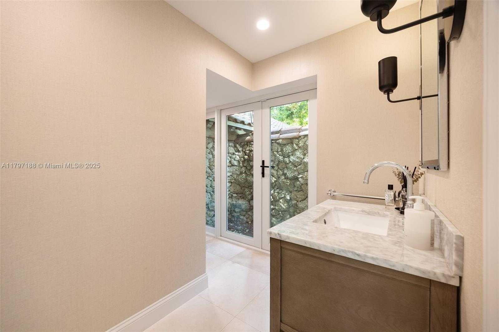 Small Image of 3845 WOOD AVE, Coconut Grove Number 23