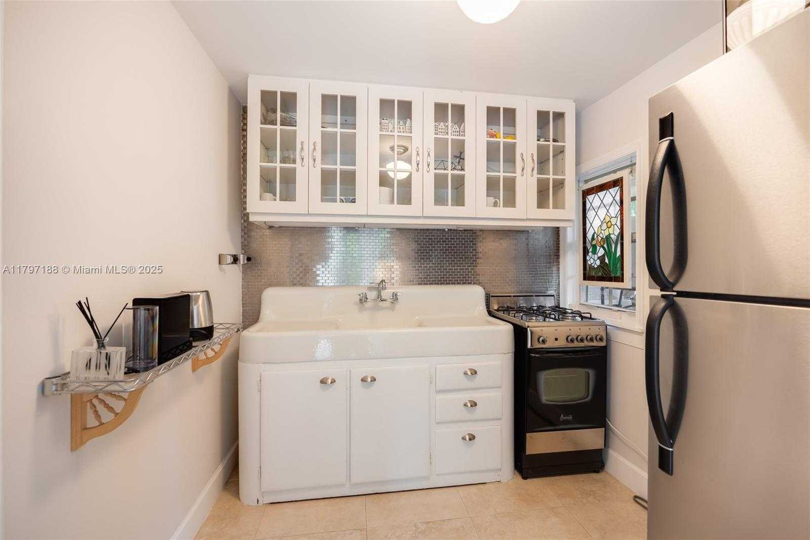 Small Image of 3845 WOOD AVE, Coconut Grove Number 28