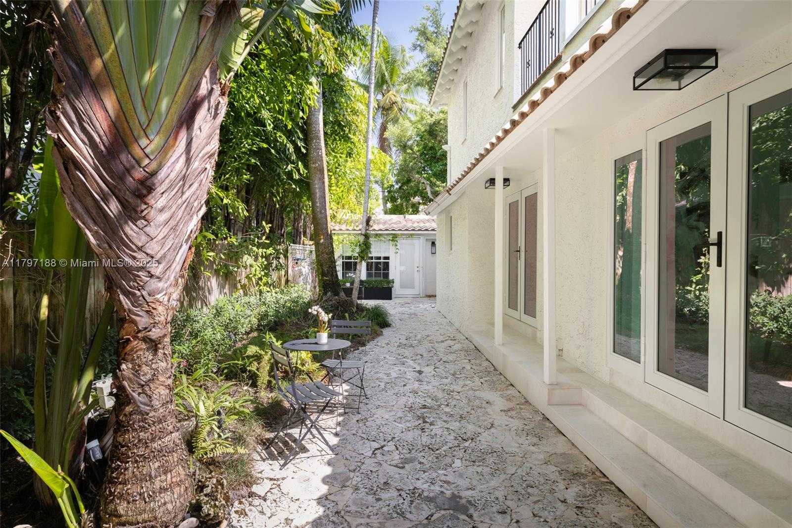 Small Image of 3845 WOOD AVE, Coconut Grove Number 34