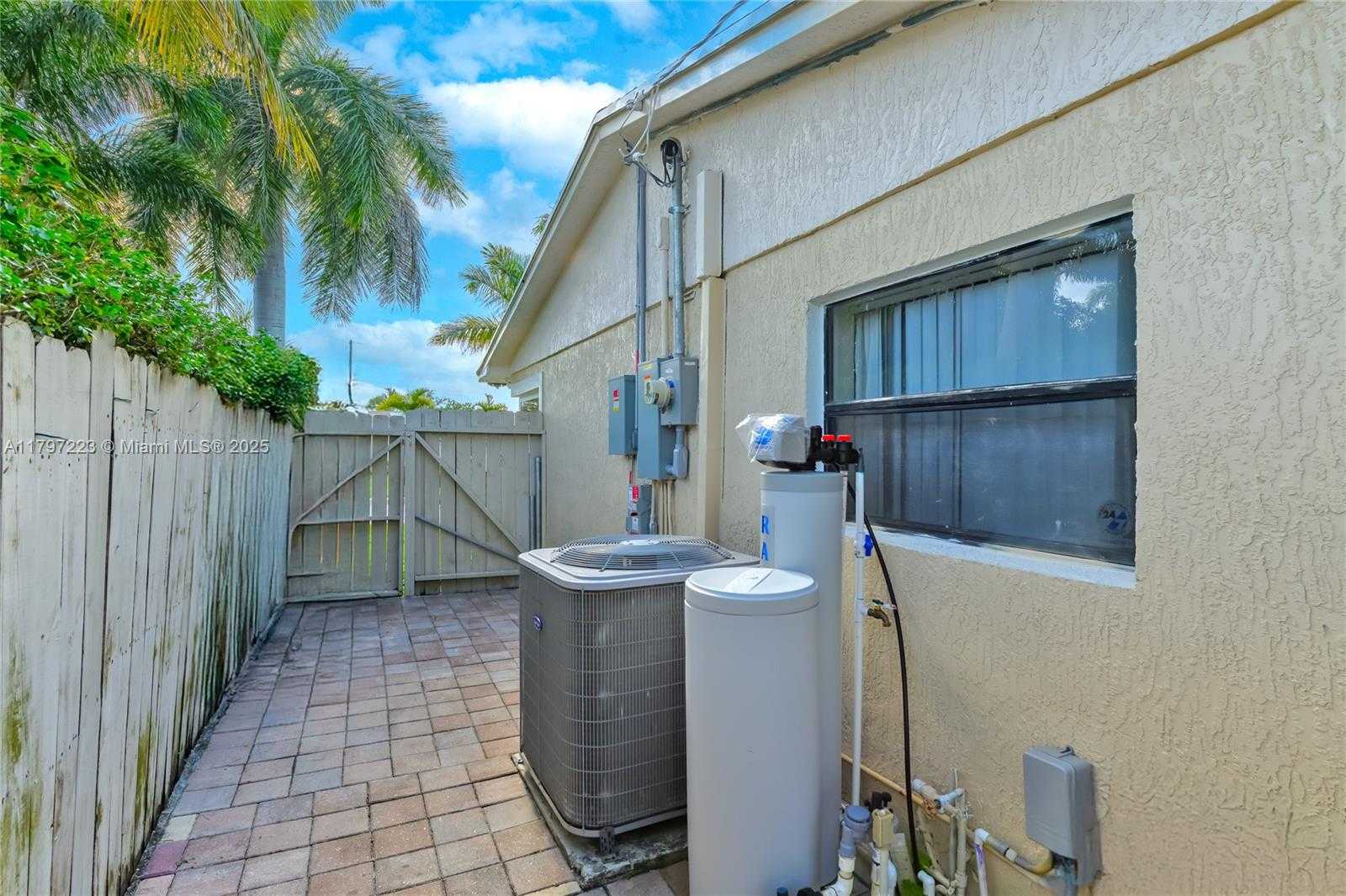 Small Image of 1480 SOUTH WEST 5TH AVE, Deerfield Beach Number 22