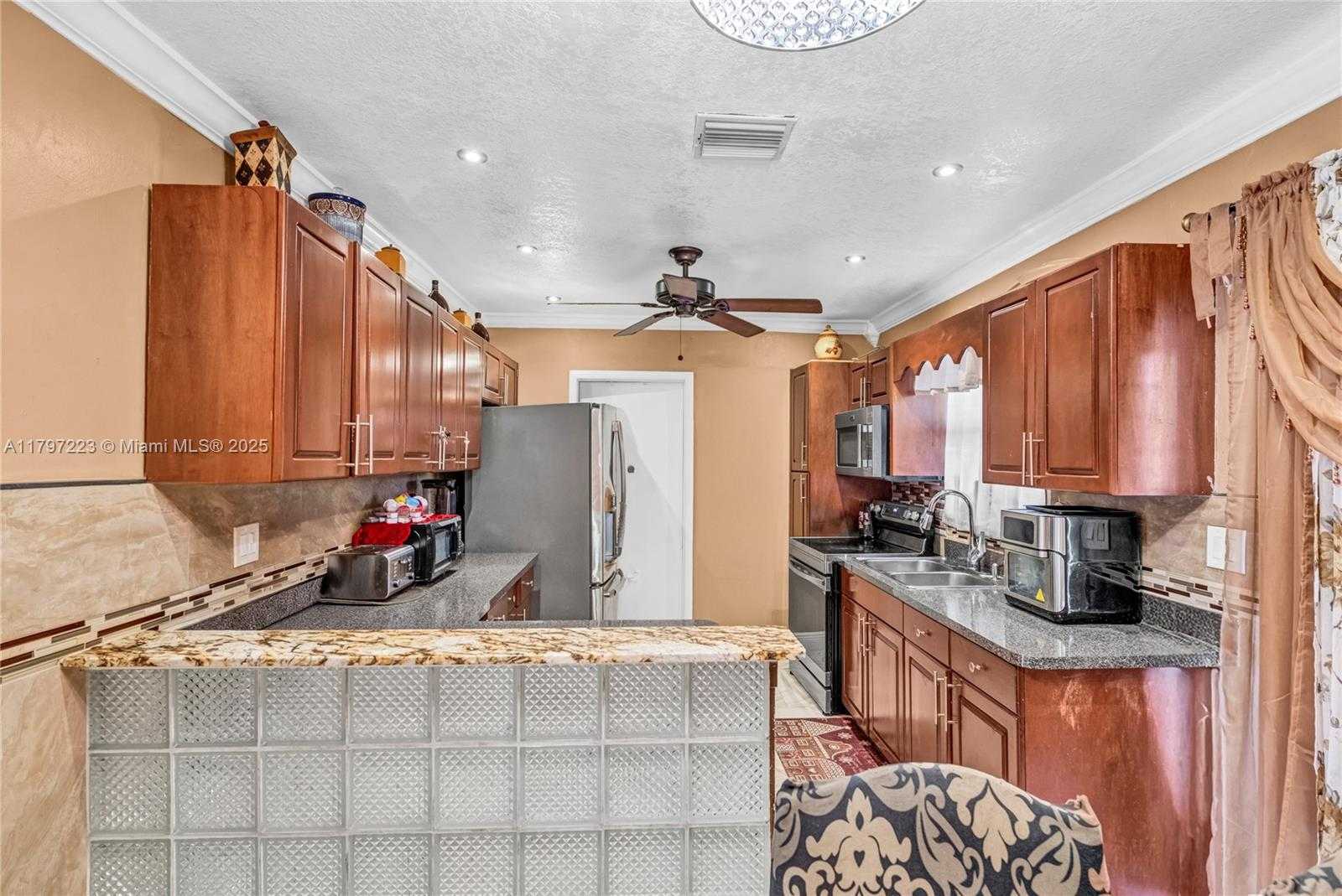 Small Image of 1480 SOUTH WEST 5TH AVE, Deerfield Beach Number 9