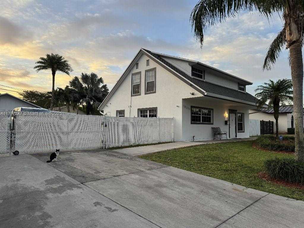 Small Image of 18211 SOUTH WEST 95TH CT, Palmetto Bay Number 2