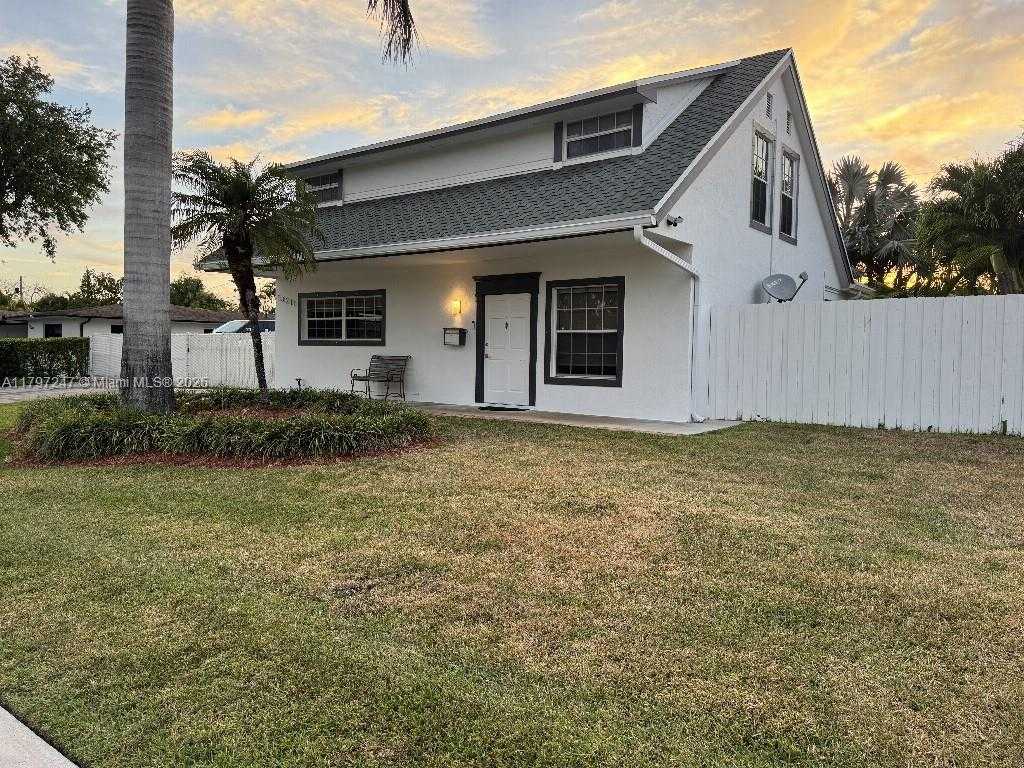 Small Image of 18211 SOUTH WEST 95TH CT, Palmetto Bay Number 3