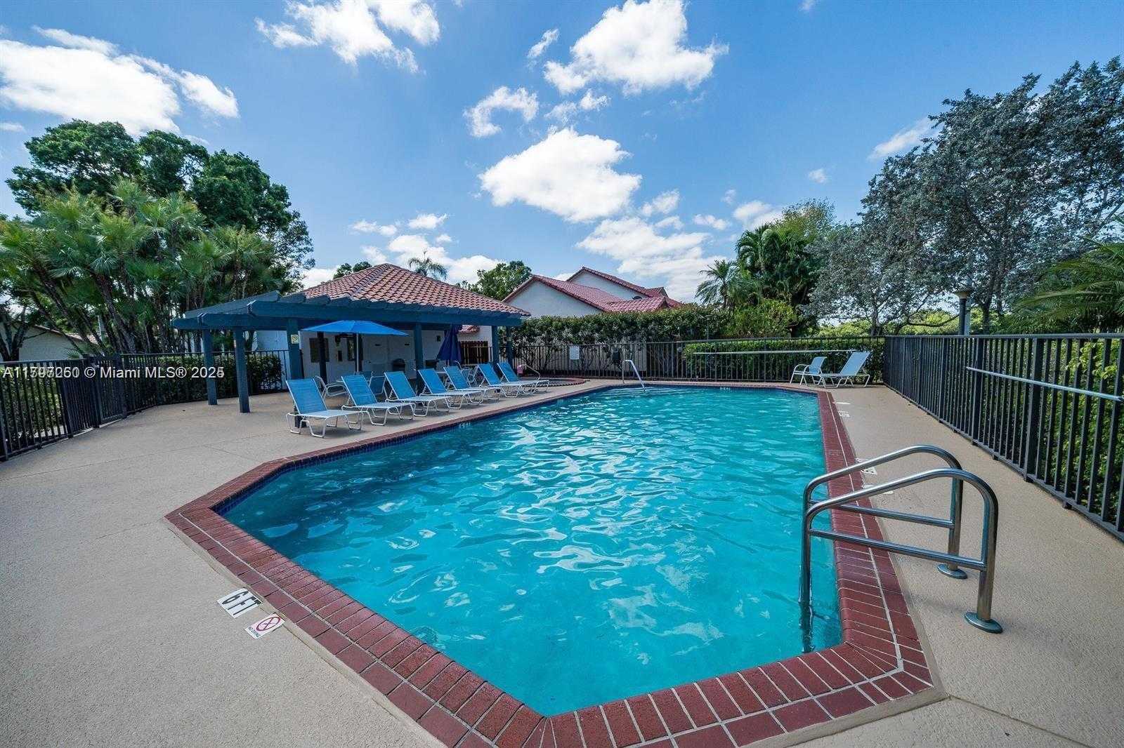 Small Image of 21722 CROMWELL CIR, Boca Raton Number 2