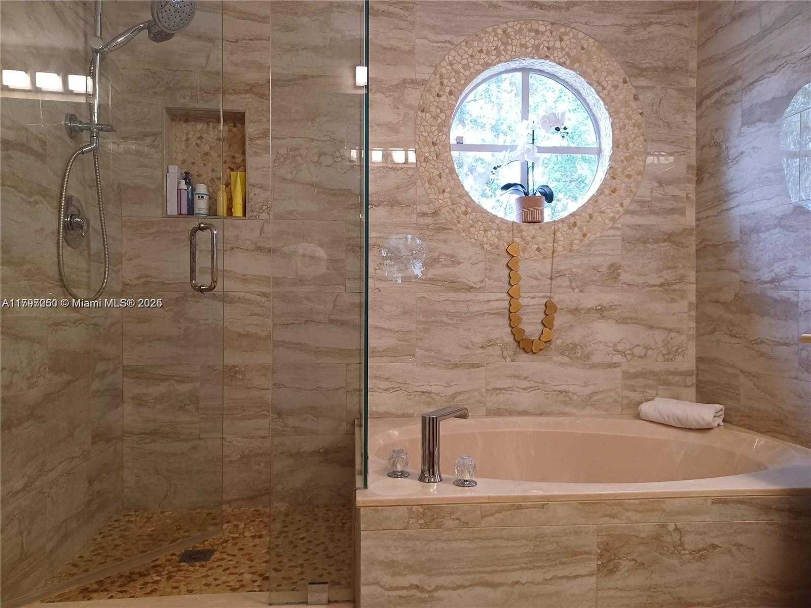 Small Image of 21722 CROMWELL CIR, Boca Raton Number 23