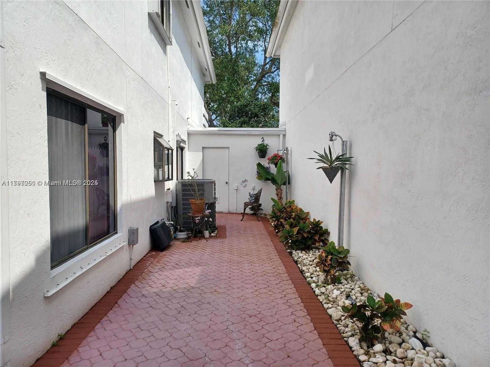 Small Image of 21722 CROMWELL CIR, Boca Raton Number 31