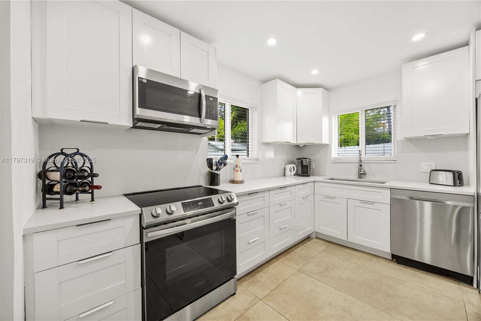 Small Image of 3246 PIERCE ST, Hollywood Number 13
