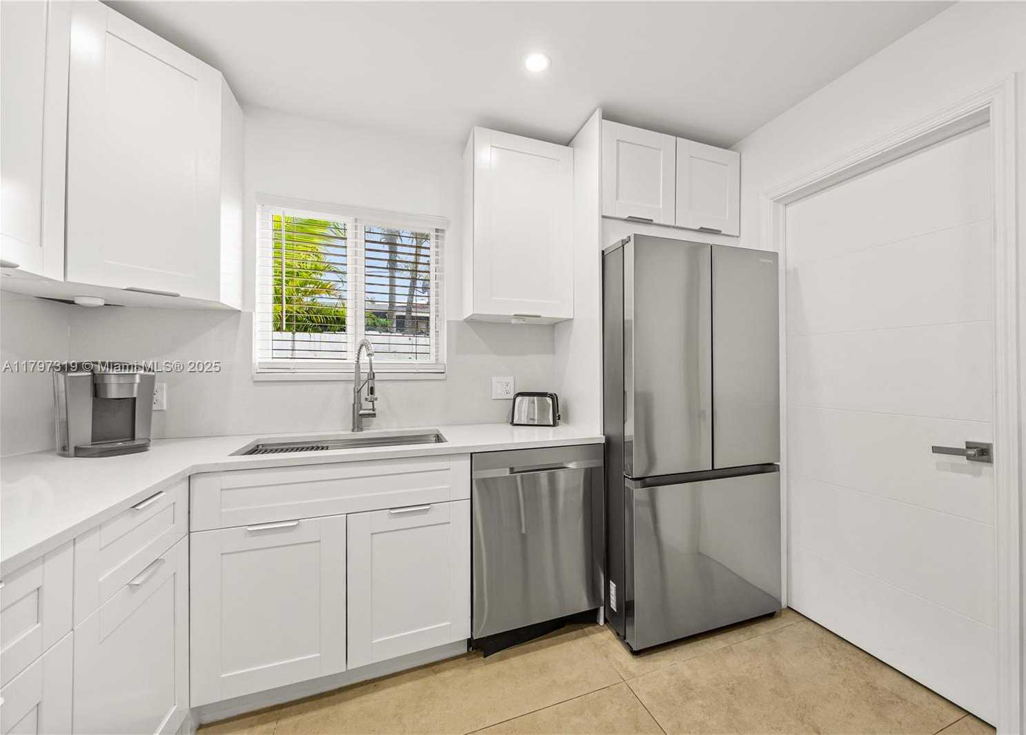 Small Image of 3246 PIERCE ST, Hollywood Number 14