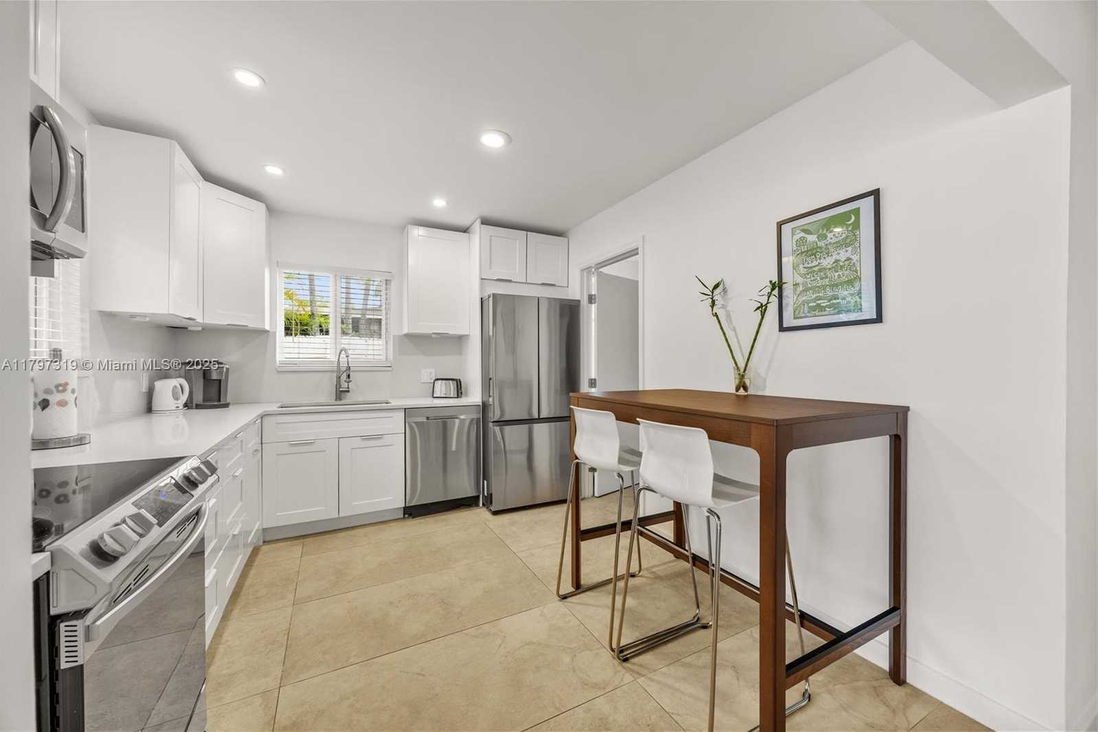 Small Image of 3246 PIERCE ST, Hollywood Number 15