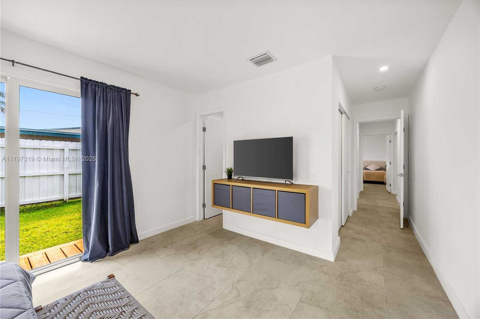 Small Image of 3246 PIERCE ST, Hollywood Number 18