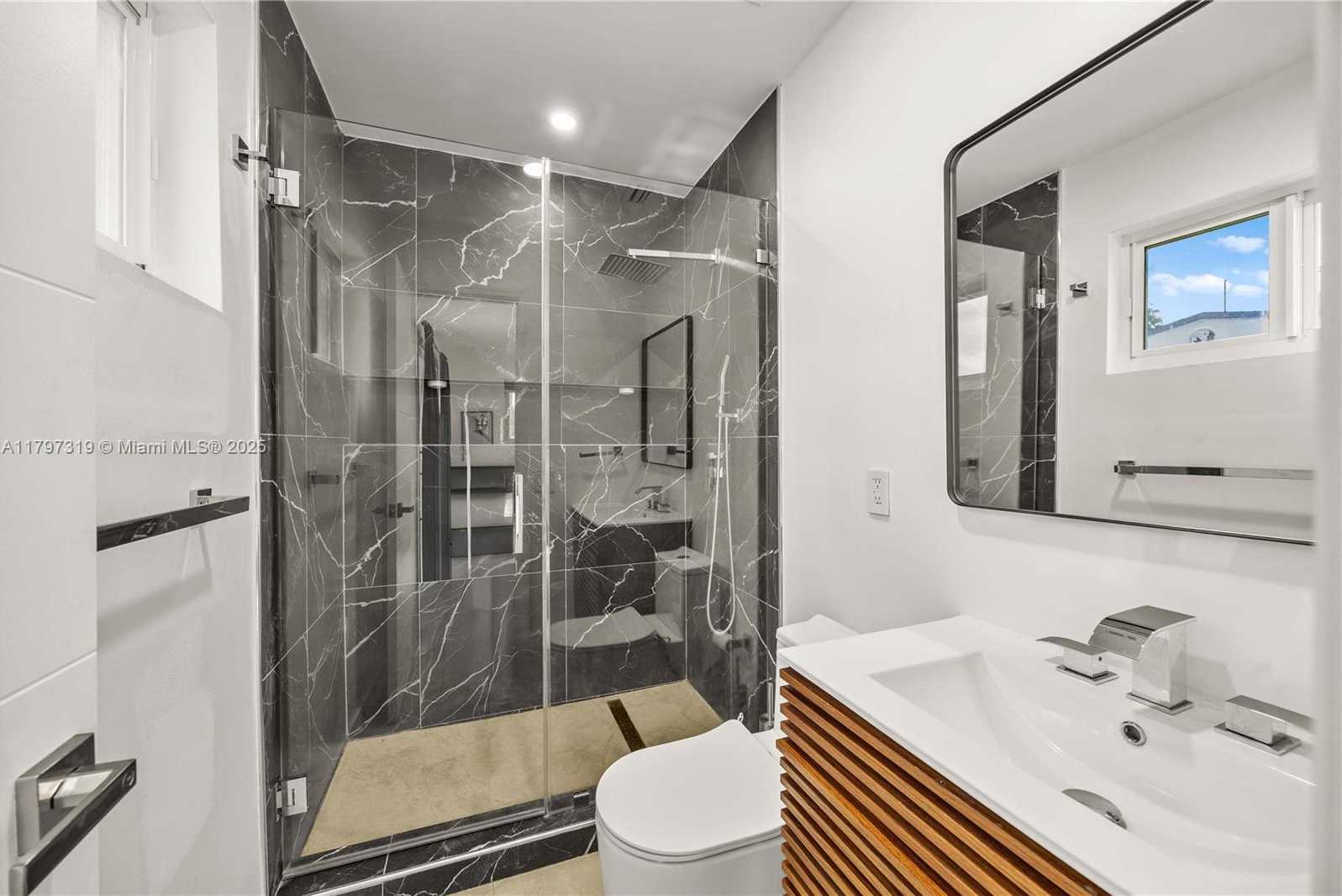 Small Image of 3246 PIERCE ST, Hollywood Number 19