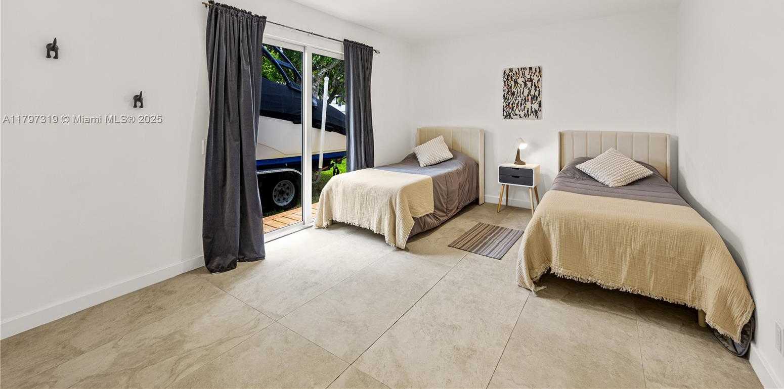 Small Image of 3246 PIERCE ST, Hollywood Number 23