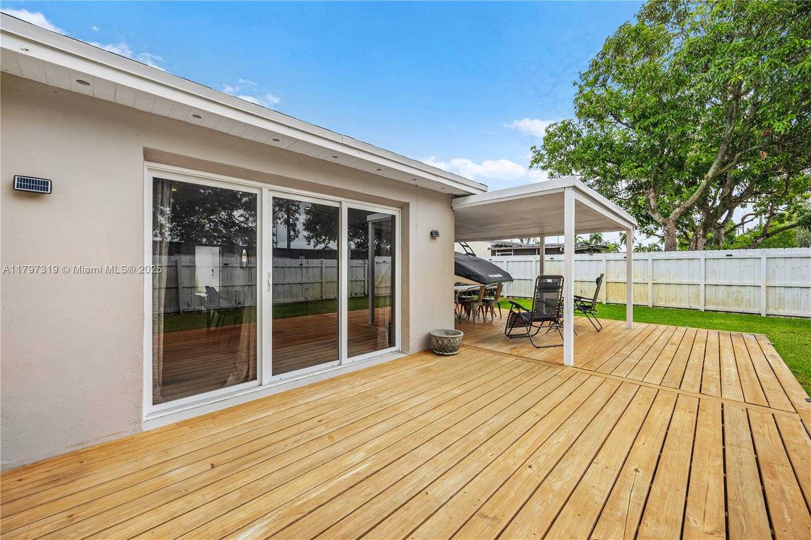 Small Image of 3246 PIERCE ST, Hollywood Number 7
