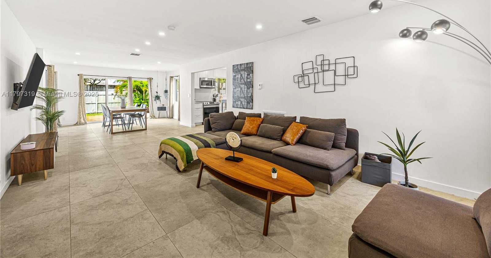 Small Image of 3246 PIERCE ST, Hollywood Number 8