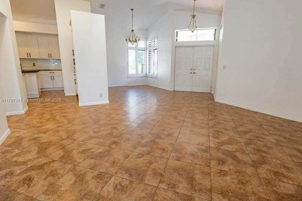 Small Image of 808 HAMPTON CT, Weston Number 11