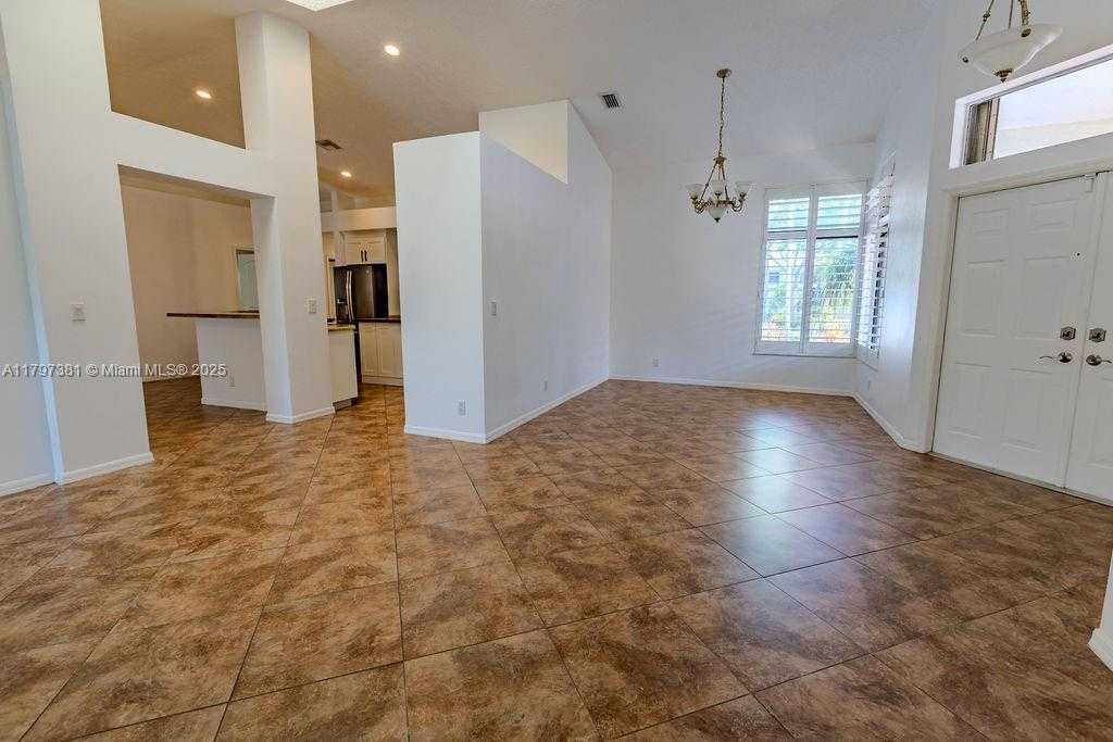 Small Image of 808 HAMPTON CT, Weston Number 16