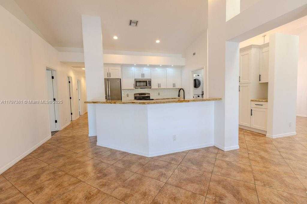 Small Image of 808 HAMPTON CT, Weston Number 17