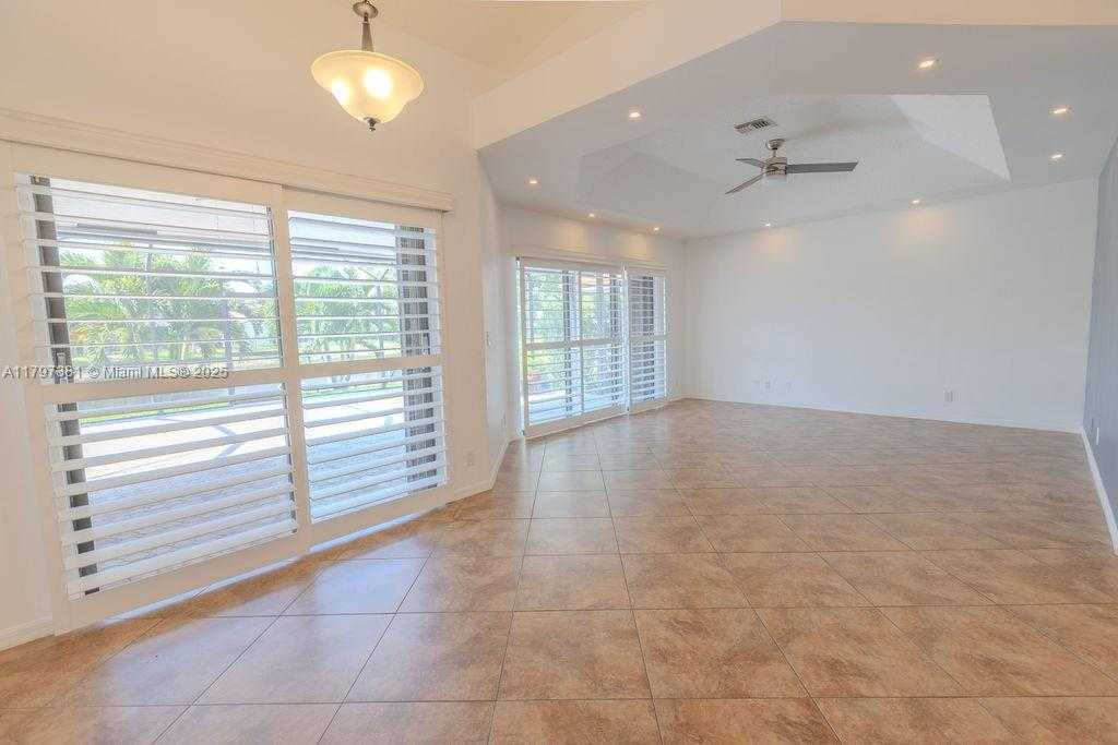 Small Image of 808 HAMPTON CT, Weston Number 23