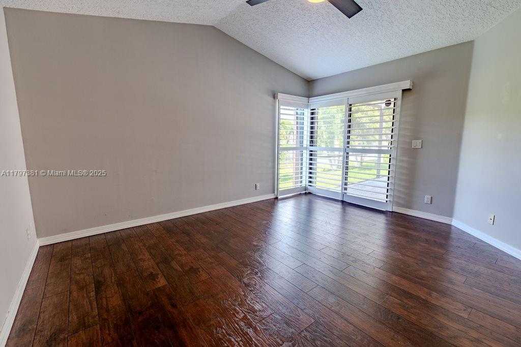 Small Image of 808 HAMPTON CT, Weston Number 24