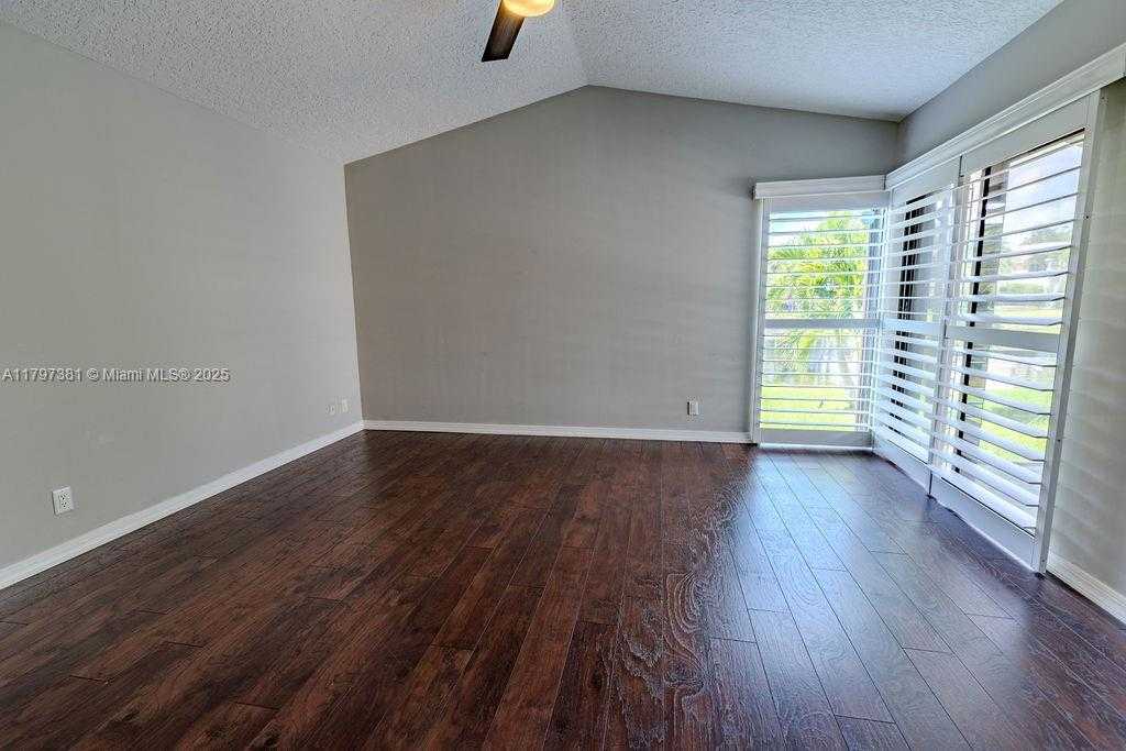 Small Image of 808 HAMPTON CT, Weston Number 25
