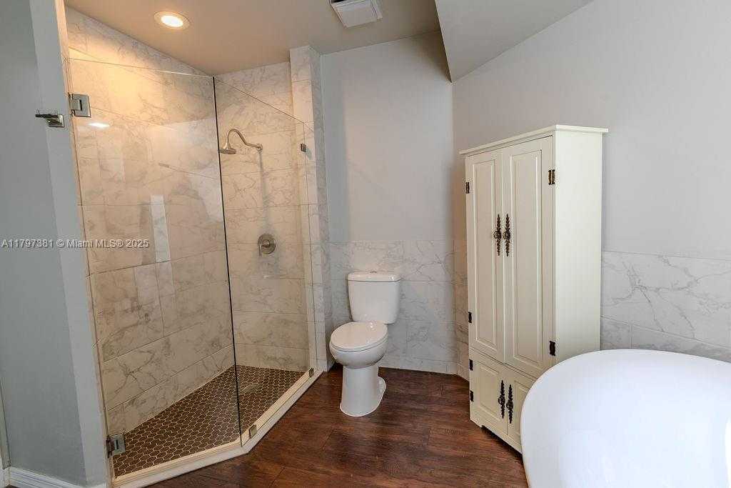 Small Image of 808 HAMPTON CT, Weston Number 27