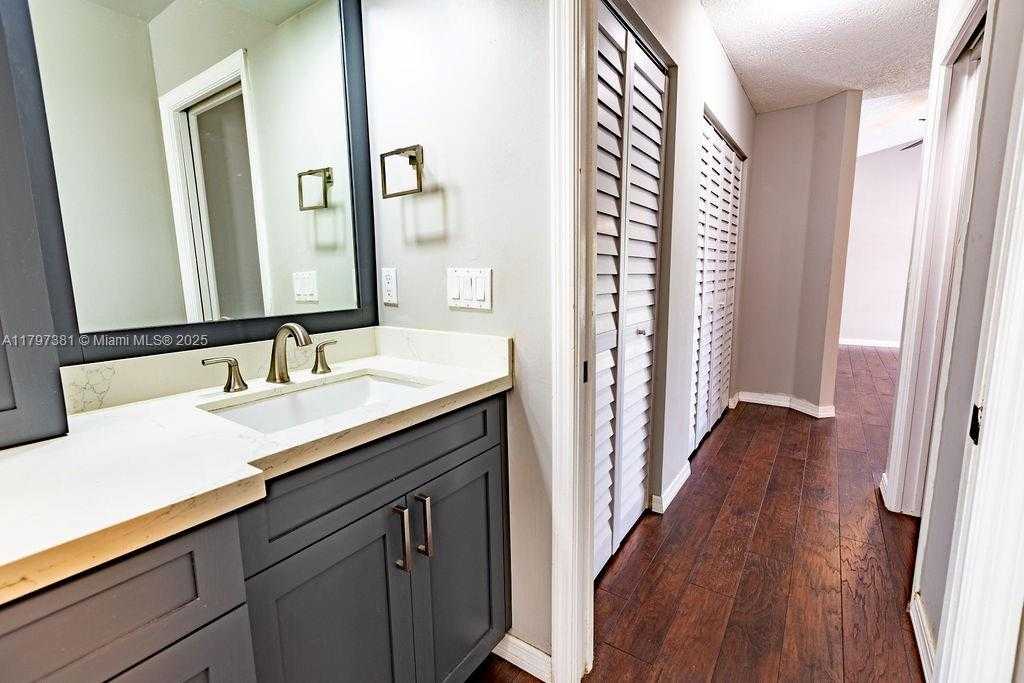Small Image of 808 HAMPTON CT, Weston Number 28