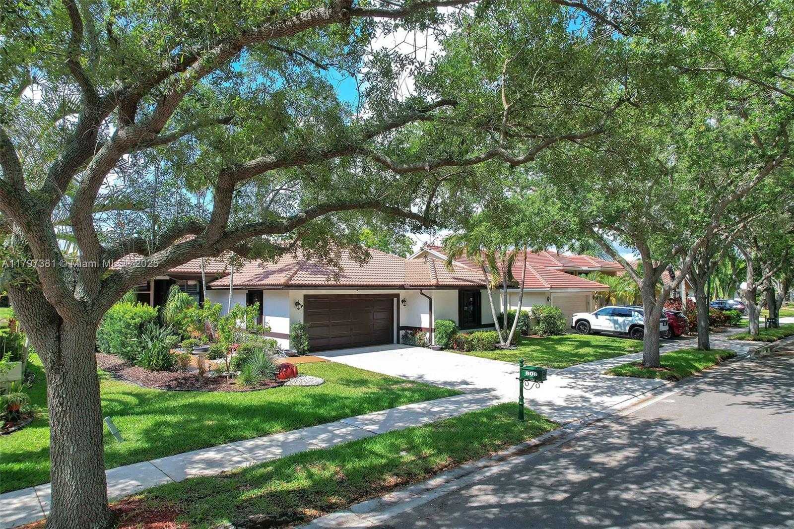 Small Image of 808 HAMPTON CT, Weston Number 3