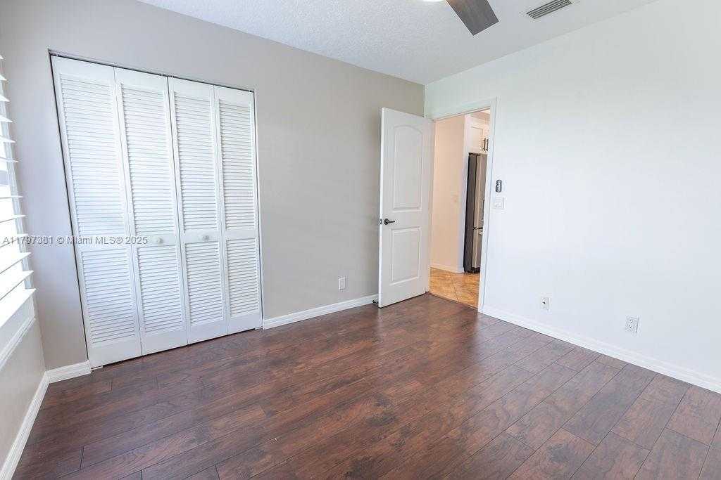 Small Image of 808 HAMPTON CT, Weston Number 32