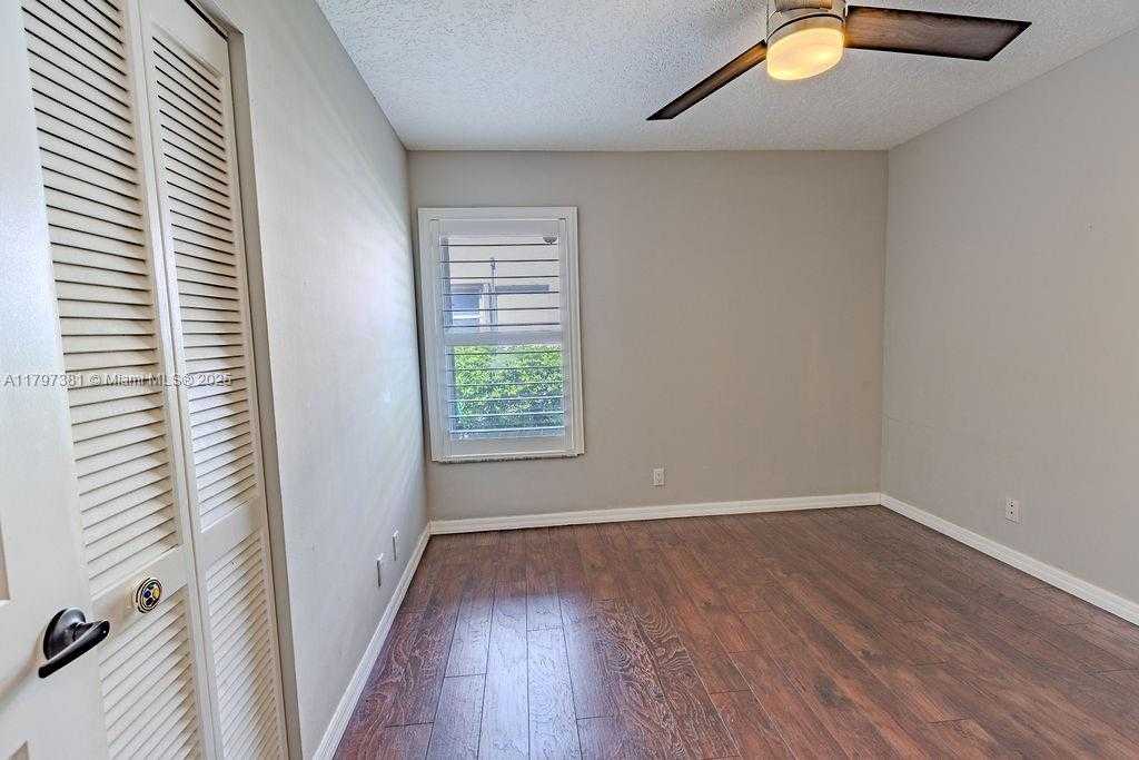 Small Image of 808 HAMPTON CT, Weston Number 33