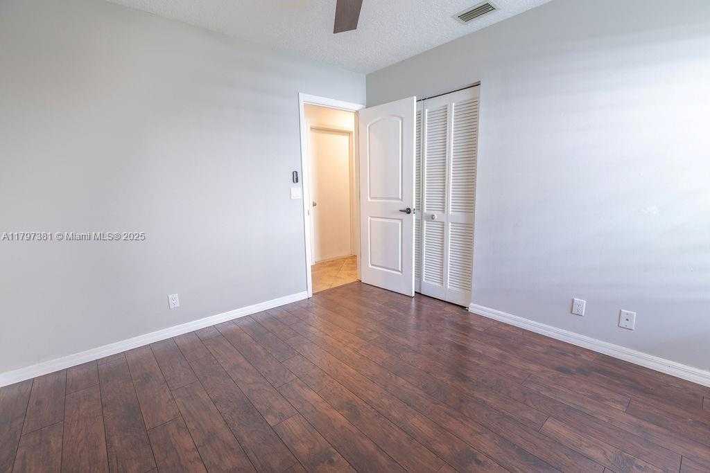 Small Image of 808 HAMPTON CT, Weston Number 34