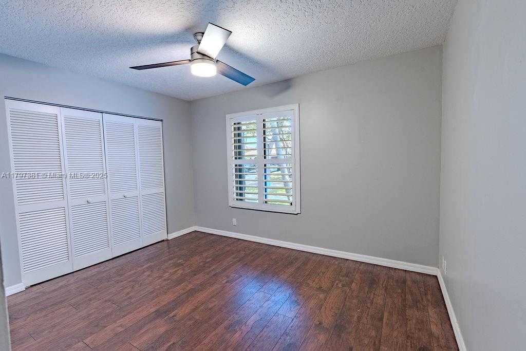 Small Image of 808 HAMPTON CT, Weston Number 35
