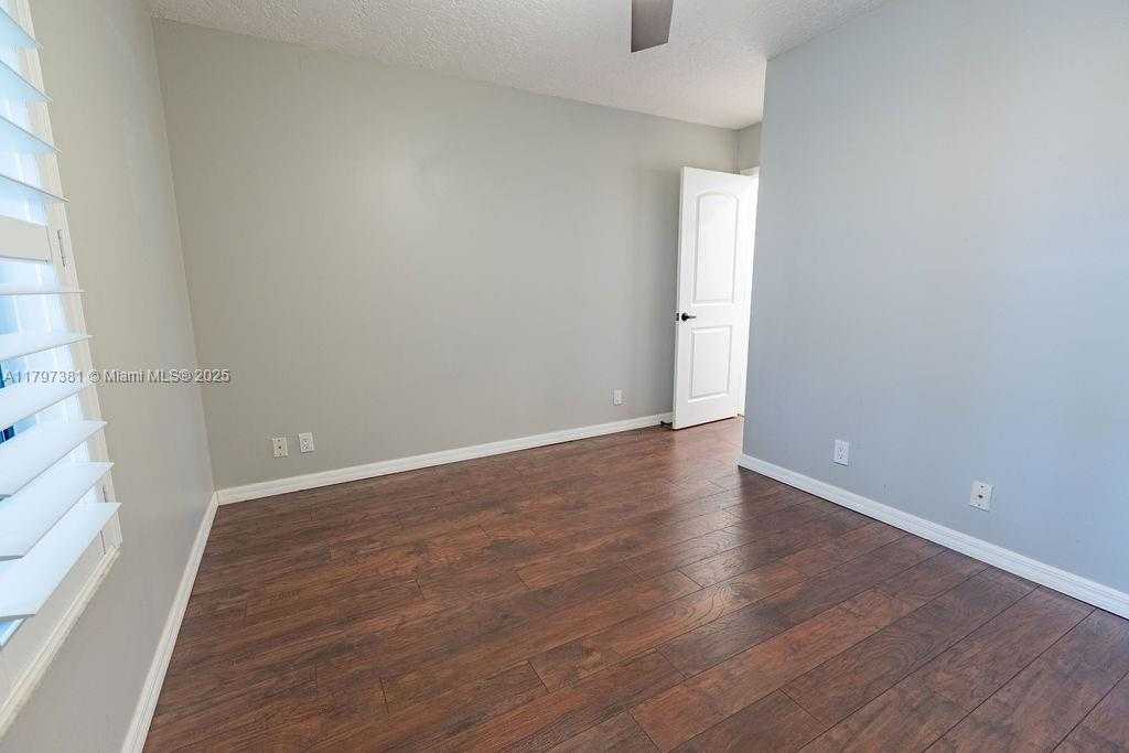 Small Image of 808 HAMPTON CT, Weston Number 36