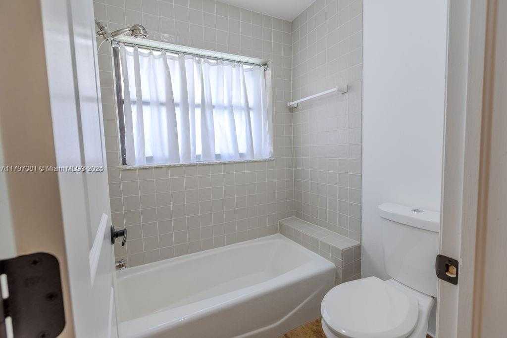 Small Image of 808 HAMPTON CT, Weston Number 38