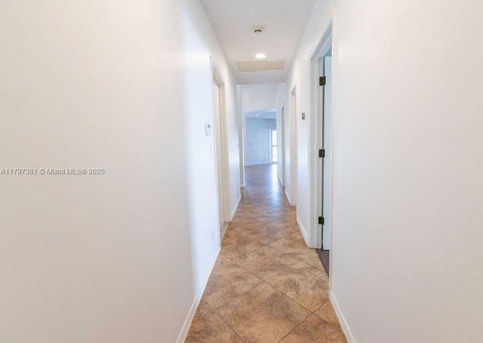 Small Image of 808 HAMPTON CT, Weston Number 39