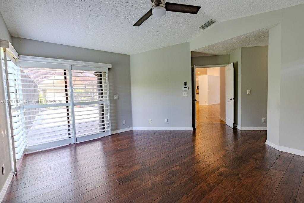 Small Image of 808 HAMPTON CT, Weston Number 41