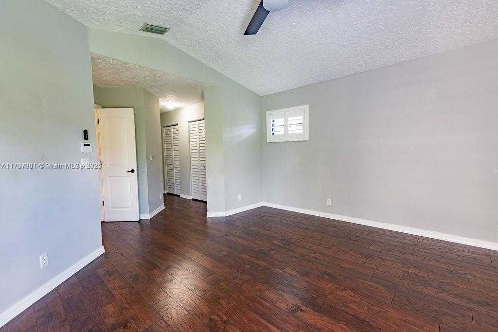Small Image of 808 HAMPTON CT, Weston Number 42