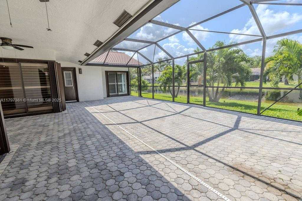 Small Image of 808 HAMPTON CT, Weston Number 43