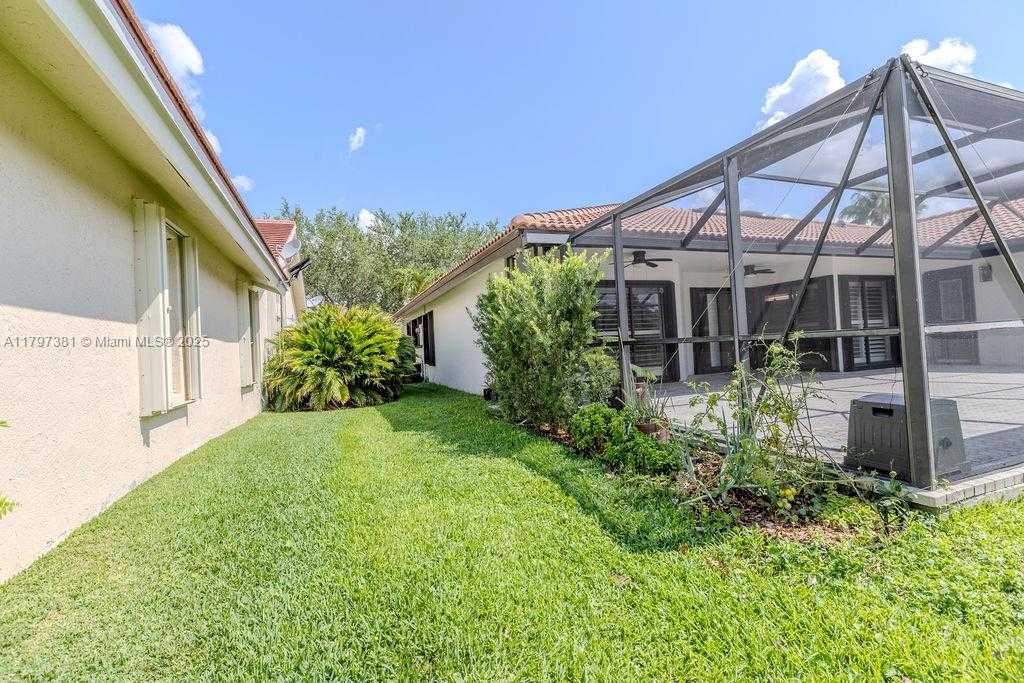 Small Image of 808 HAMPTON CT, Weston Number 47