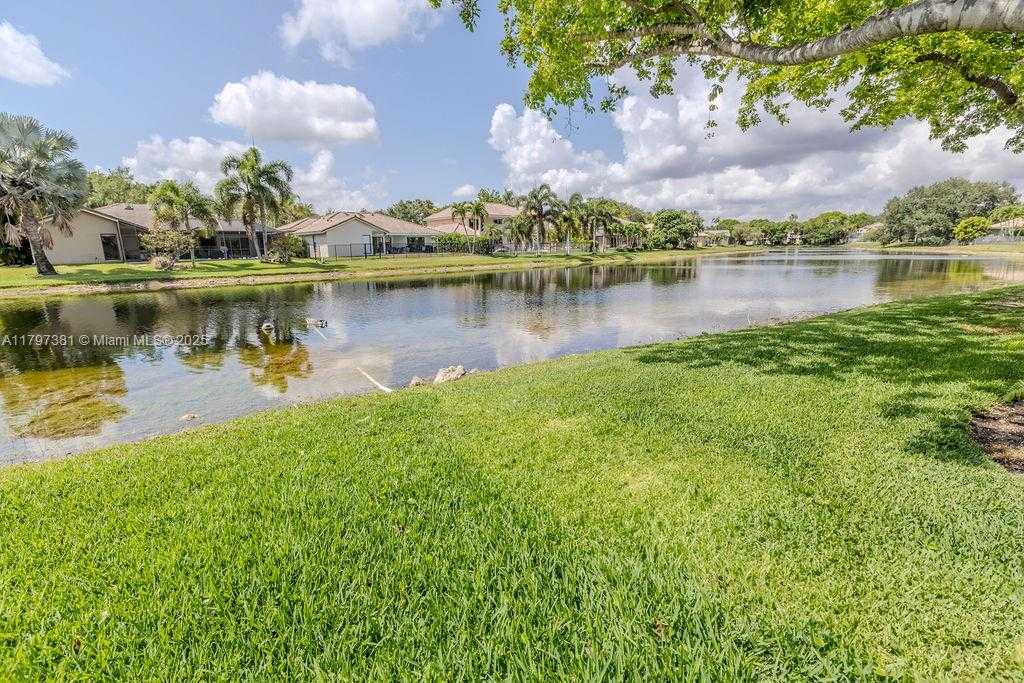 Small Image of 808 HAMPTON CT, Weston Number 49