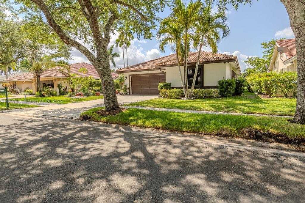 Small Image of 808 HAMPTON CT, Weston Number 5