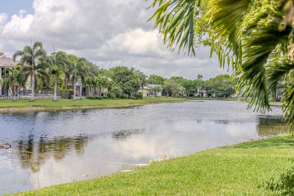 Small Image of 808 HAMPTON CT, Weston Number 50