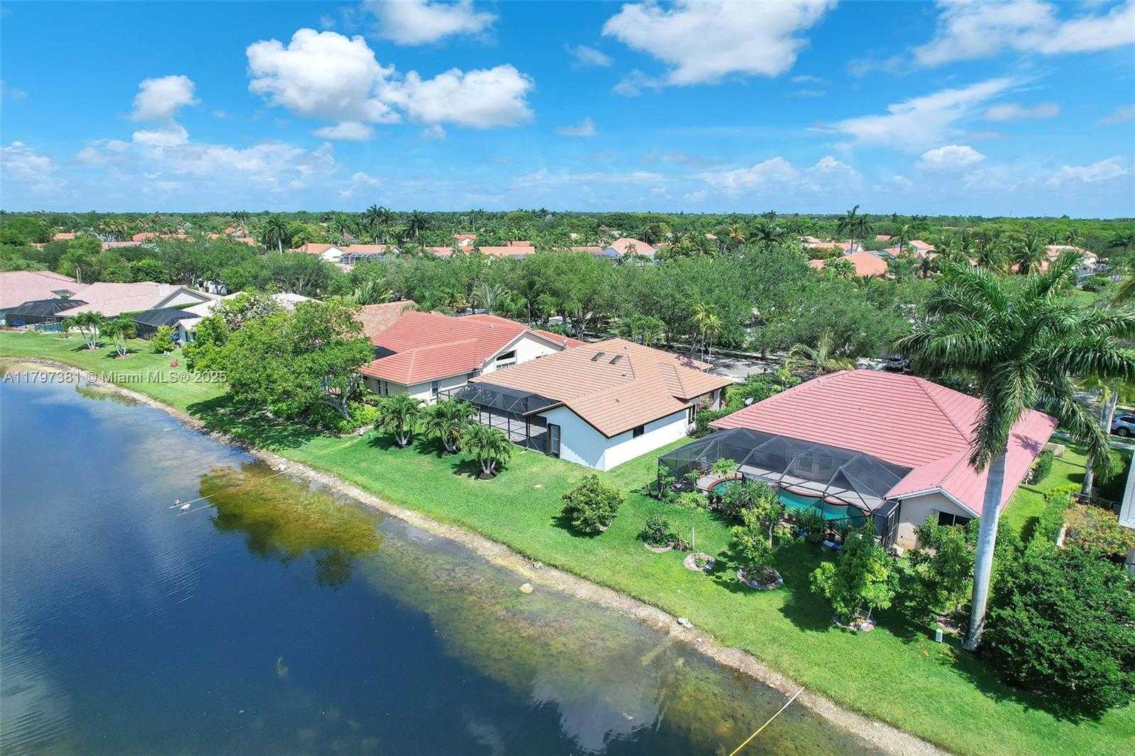 Small Image of 808 HAMPTON CT, Weston Number 57