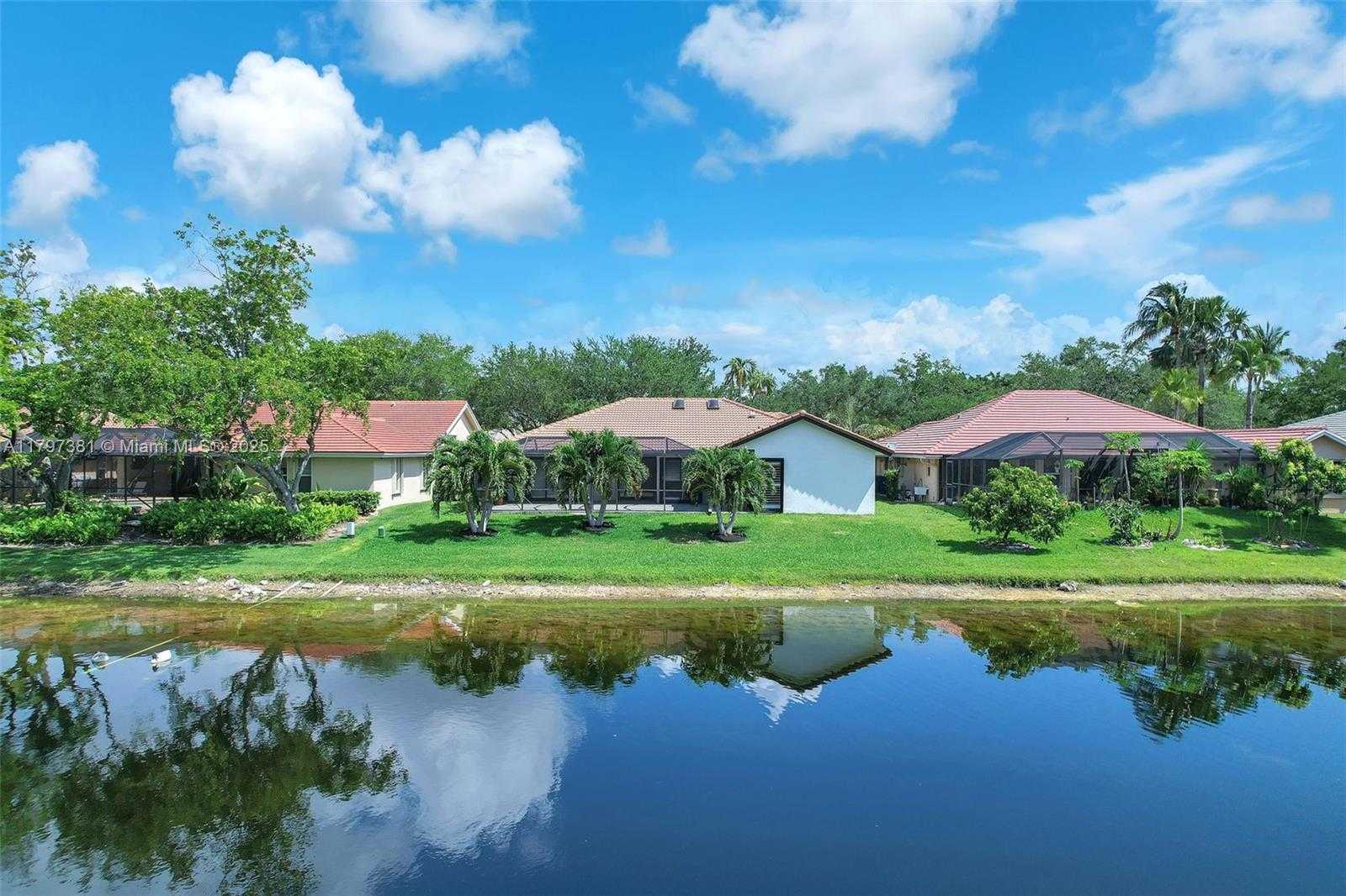 Small Image of 808 HAMPTON CT, Weston Number 58