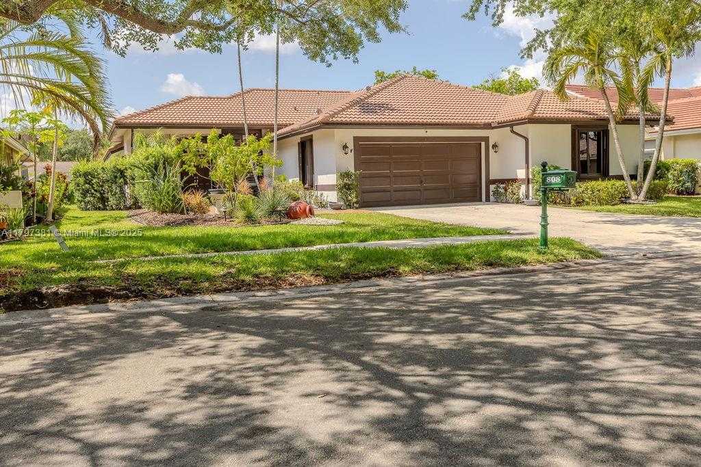 Small Image of 808 HAMPTON CT, Weston Number 6