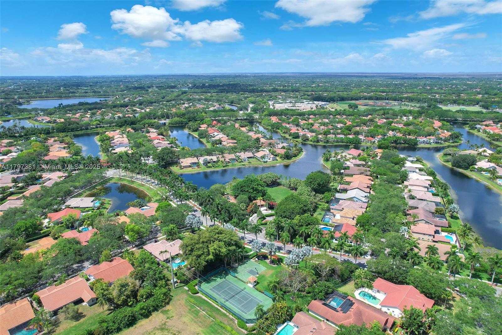 Small Image of 808 HAMPTON CT, Weston Number 62