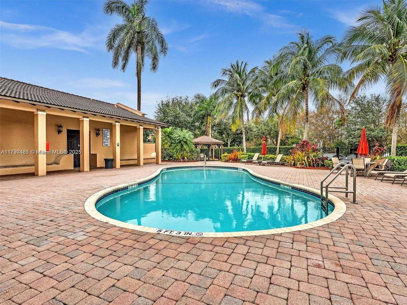 Small Image of 8706 BLAZE CT, Davie Number 2