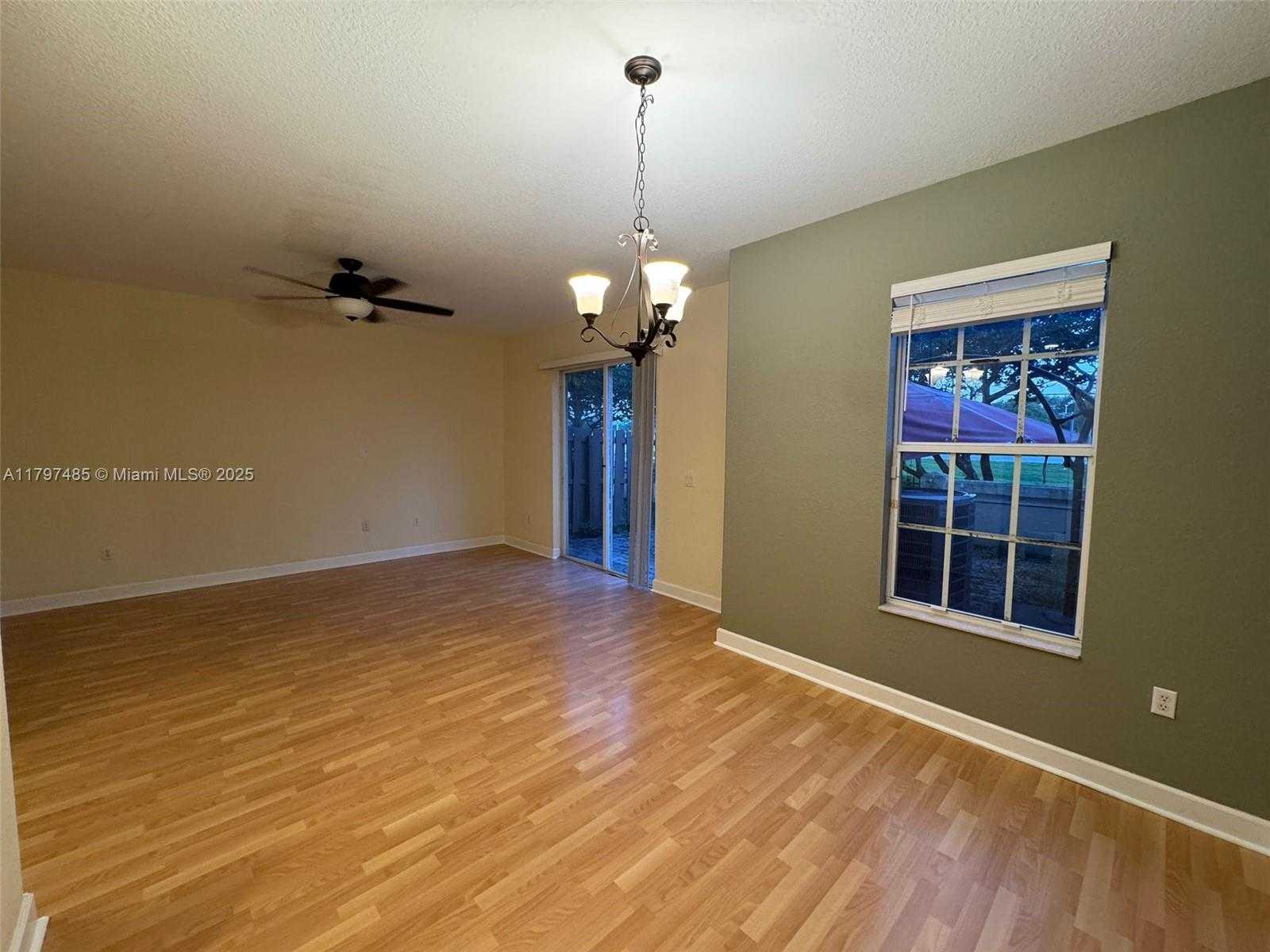 Small Image of 8706 BLAZE CT, Davie Number 24