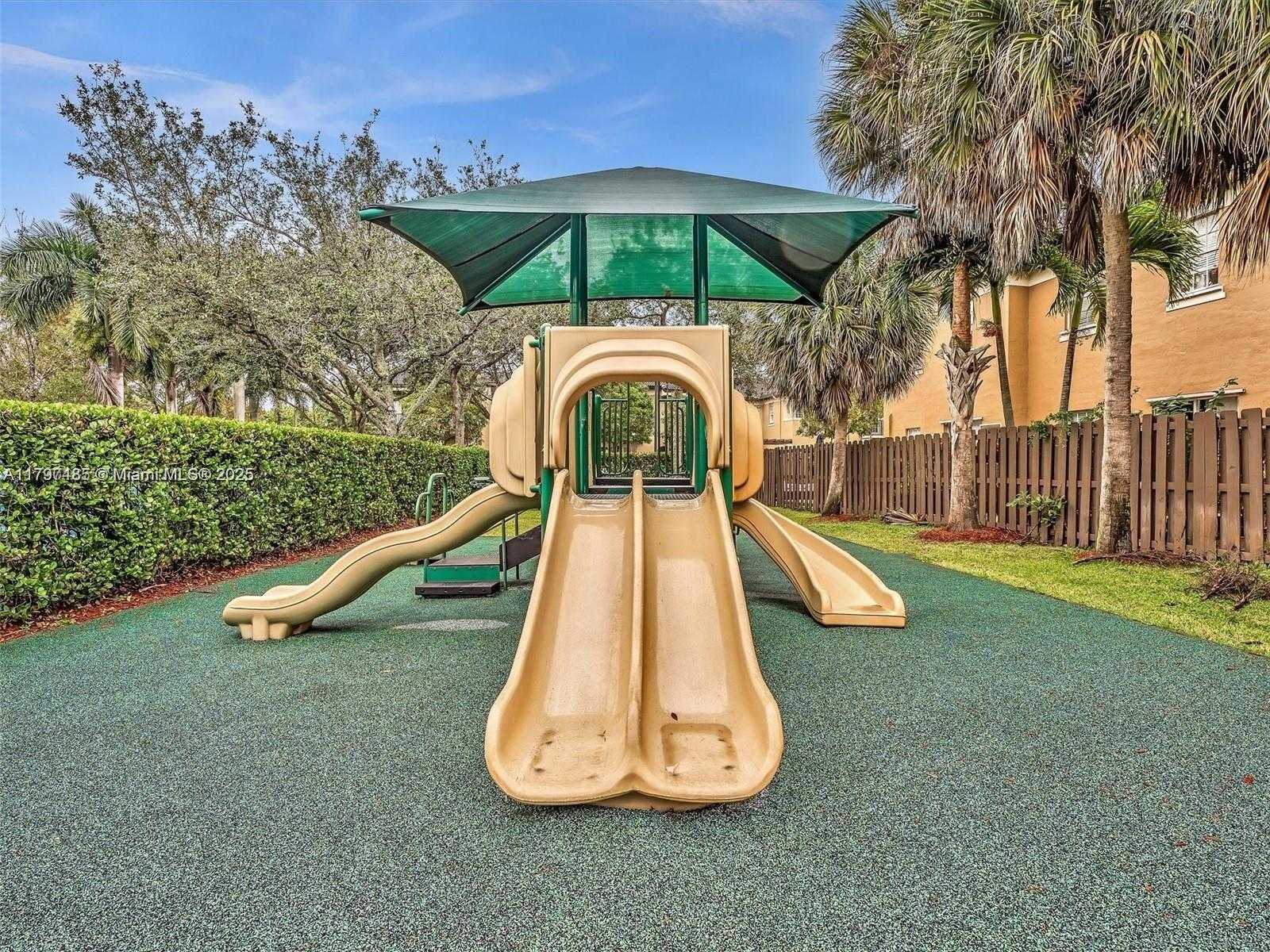 Small Image of 8706 BLAZE CT, Davie Number 3